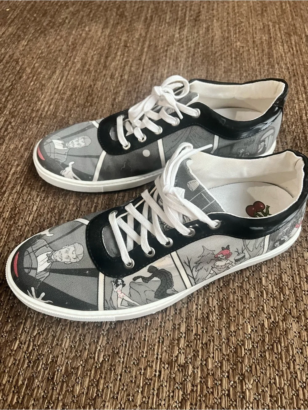 Red Needle Comic Print Canvas Sneakers EU 42